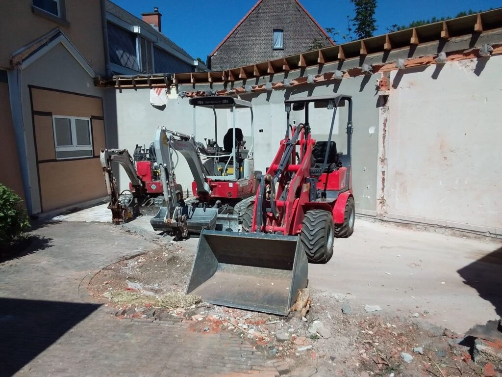 Modern machinepark en materieel GG Works op de werf