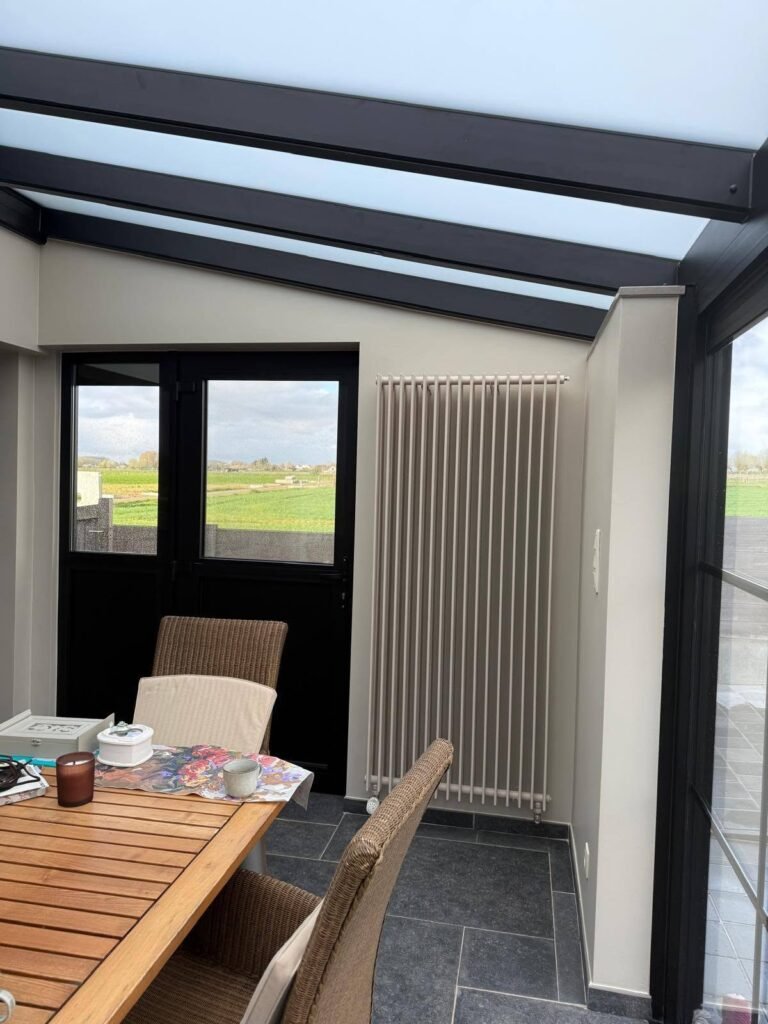 Totaalrenovatie leefruimte met glazen dak door GG Works